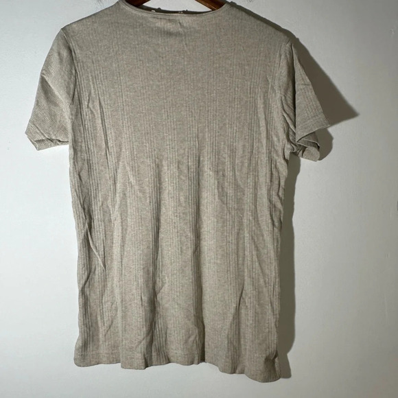 Structure Ribbed V Neck Tee Shirt - Picture 6 of 7